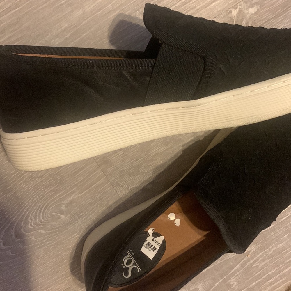 SOFFT Black Leather Slip on sneakers Sz 11 - Picture 2 of 8